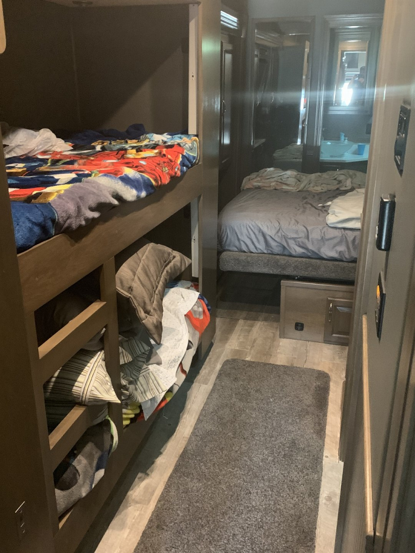 Used 2018 Showhauler 45’ Motorcoach