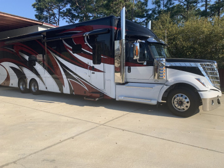 Used 2018 Showhauler 45’ Motorcoach