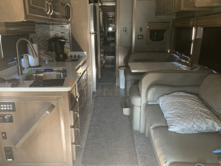 Used 2018 Showhauler 45’ Motorcoach