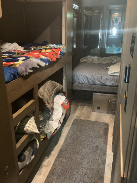 Used 2018 Showhauler 45’ Motorcoach