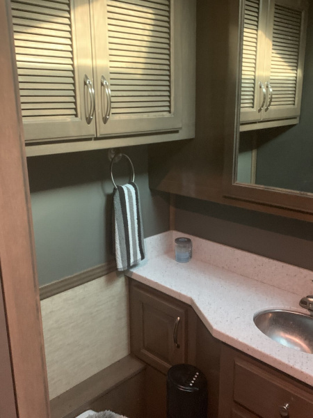Used 2018 Showhauler 45’ Motorcoach