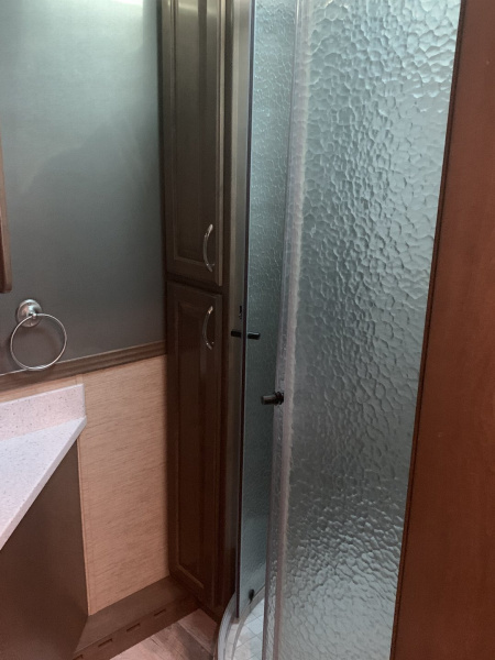 Used 2018 Showhauler 45’ Motorcoach