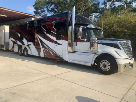 Used 2018 Showhauler 45’ Motorcoach