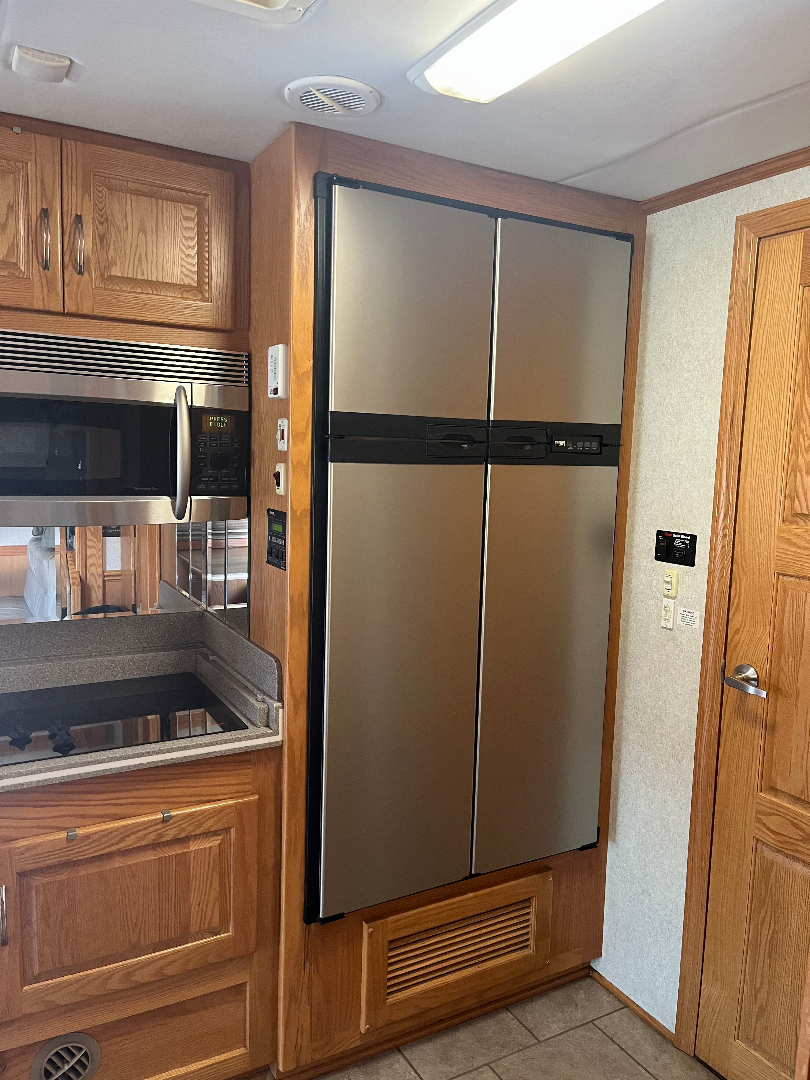 Used 2006 Haulmark 45’ Tandem Axle Motorcoach