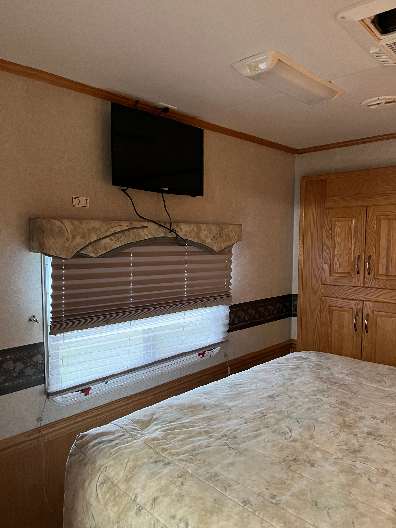 Used 2006 Haulmark 45’ Tandem Axle Motorcoach