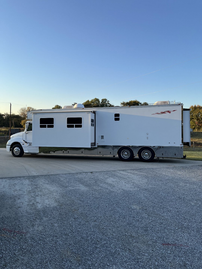 Used 2006 Haulmark 45’ Tandem Axle Motorcoach
