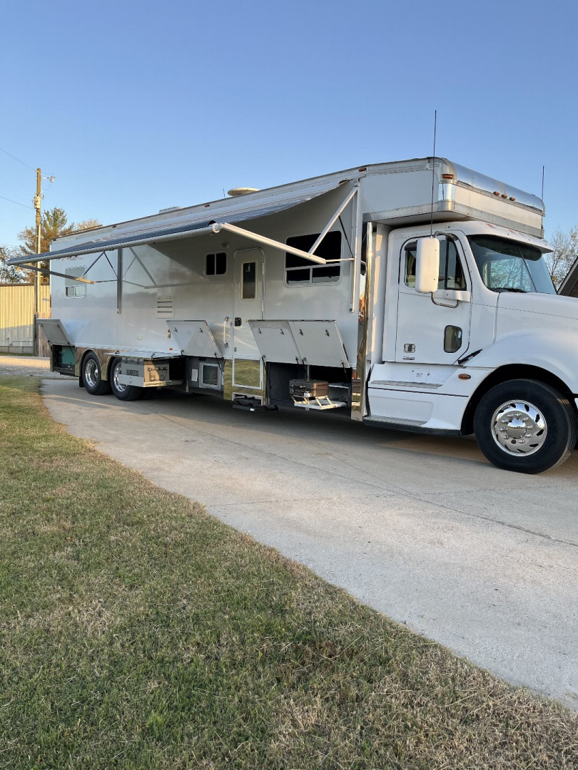 Used 2006 Haulmark 45’ Tandem Axle Motorcoach