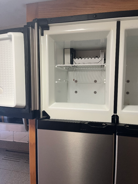 Used 2006 Haulmark 45’ Tandem Axle Motorcoach