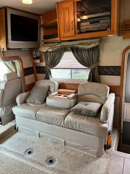 Used 2006 Haulmark 45’ Tandem Axle Motorcoach