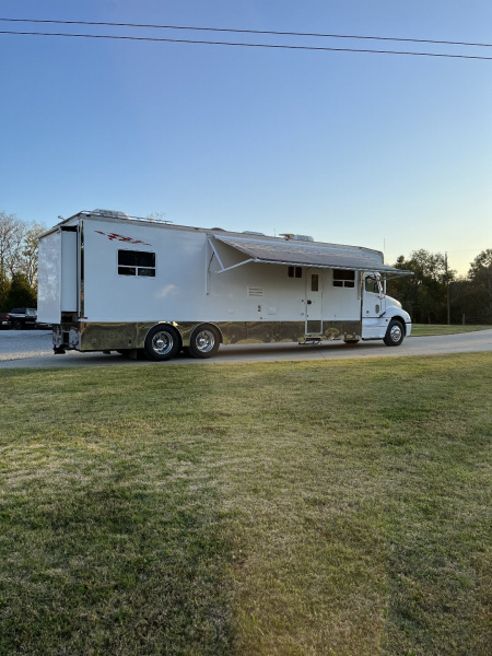 Used 2006 Haulmark 45’ Tandem Axle Motorcoach