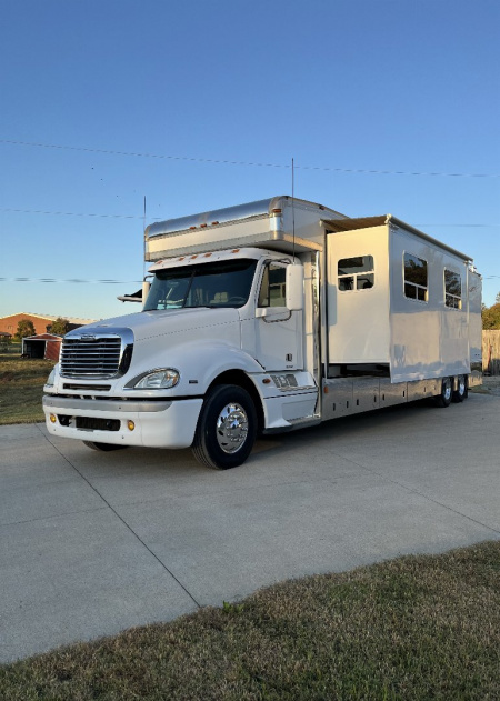 Used 2006 Haulmark 45’ Tandem Axle Motorcoach