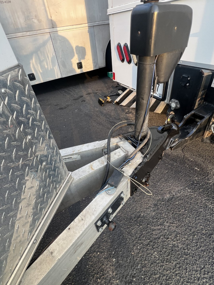 Used 2013 Cargo Mate 22’ VNose Aluminum Stacker Trailer