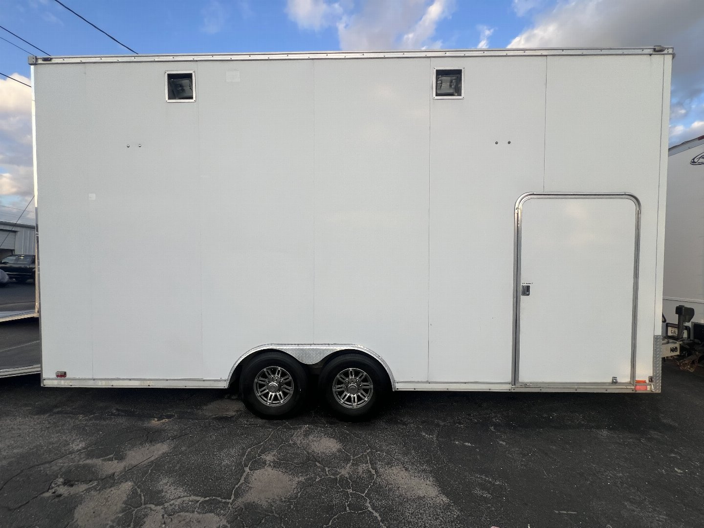 Used 2013 Cargo Mate 22’ VNose Aluminum Stacker Trailer