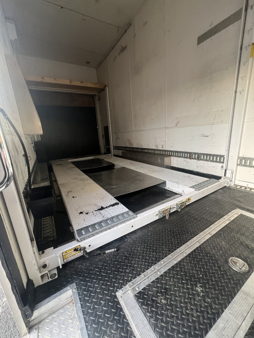 Used 2013 Cargo Mate 22’ VNose Aluminum Stacker Trailer