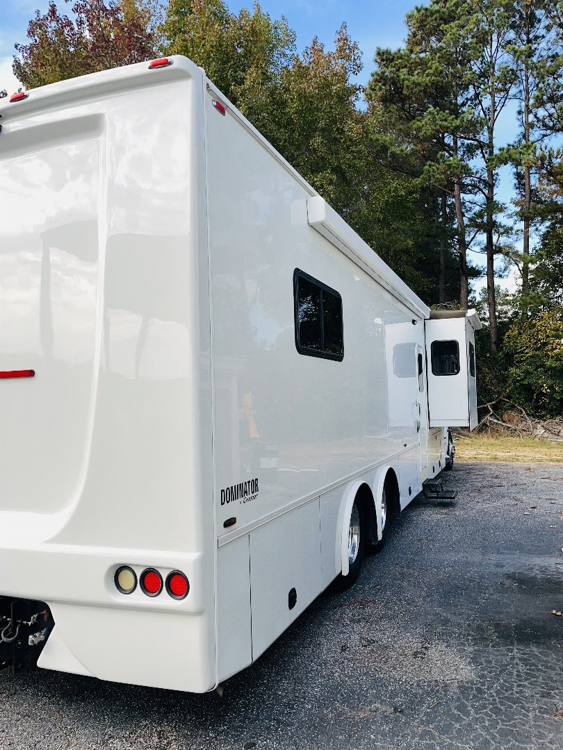 Used 2010 Chariot 45’ Tandem Axle Motorcoach