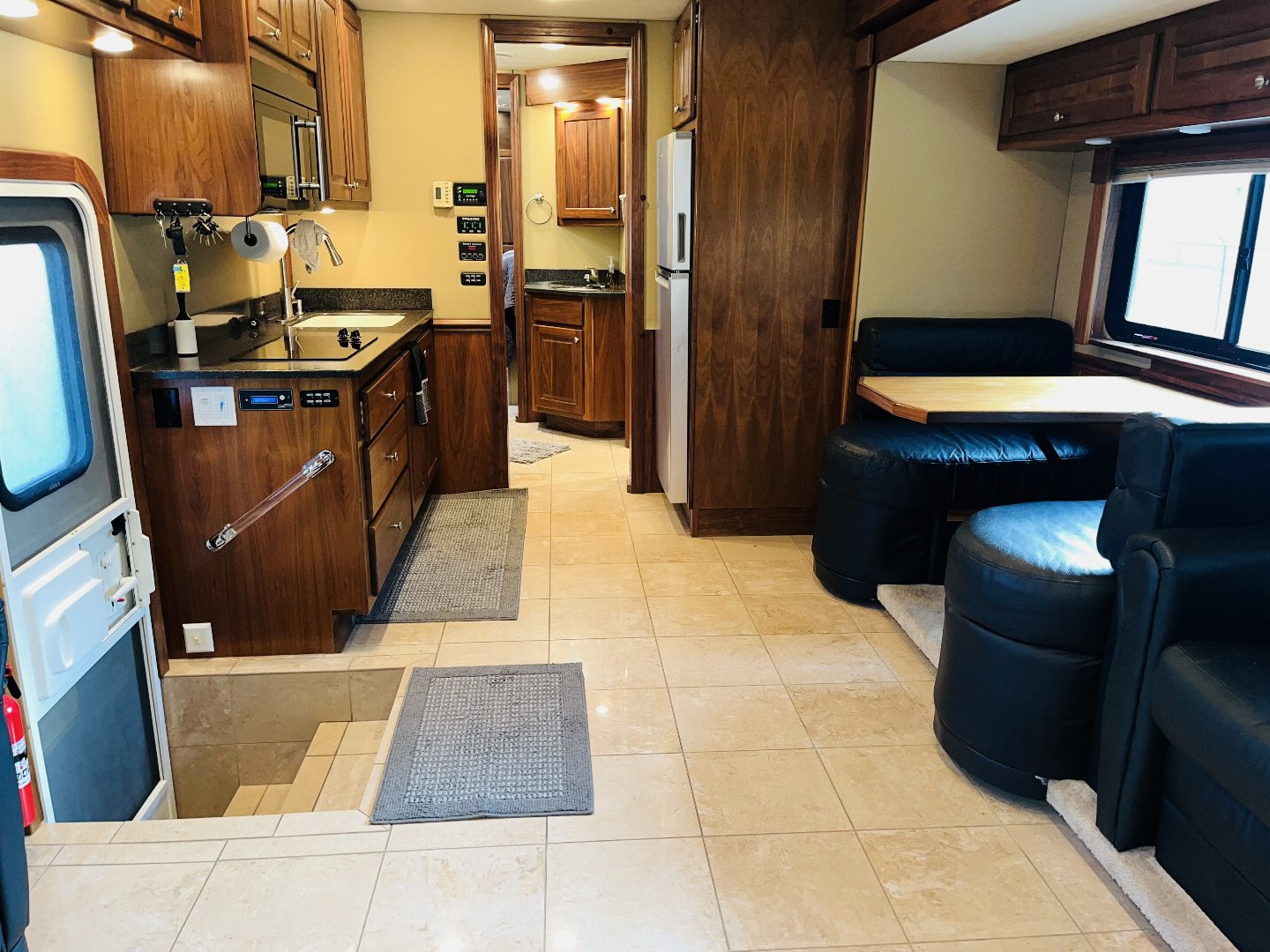 Used 2010 Chariot 45’ Tandem Axle Motorcoach