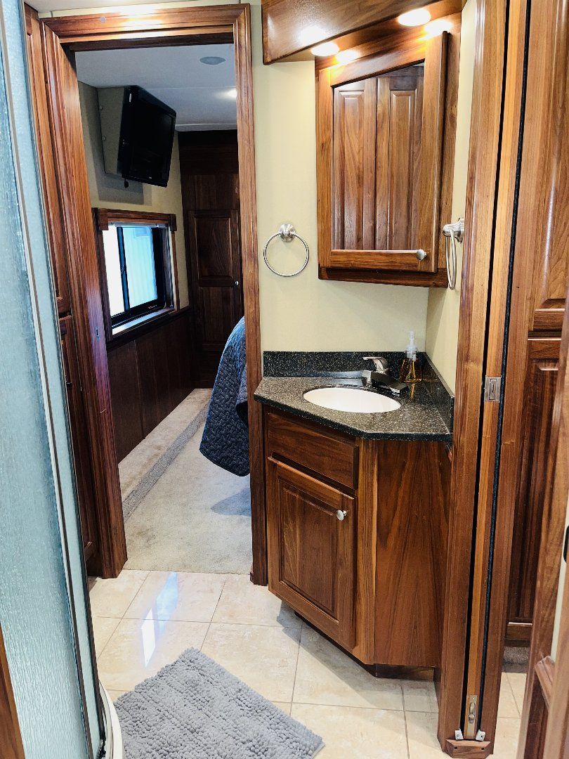 Used 2010 Chariot 45’ Tandem Axle Motorcoach