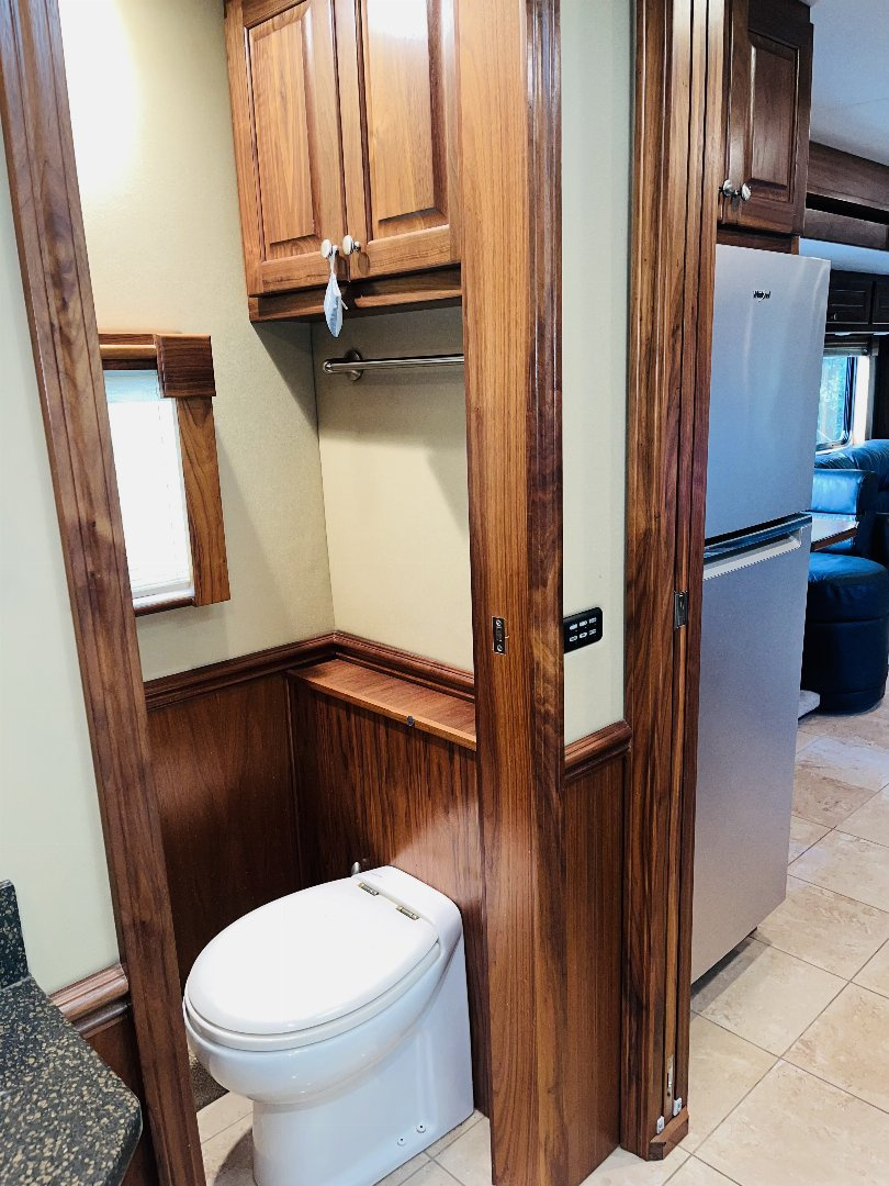 Used 2010 Chariot 45’ Tandem Axle Motorcoach