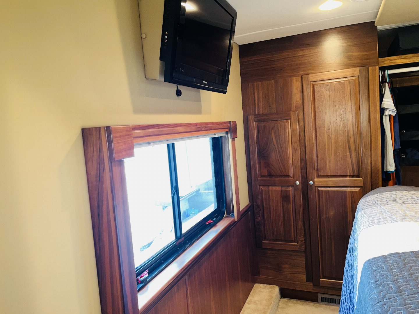 Used 2010 Chariot 45’ Tandem Axle Motorcoach