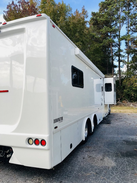 Used 2010 Chariot 45’ Tandem Axle Motorcoach