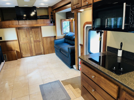 Used 2010 Chariot 45’ Tandem Axle Motorcoach