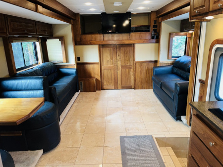 Used 2010 Chariot 45’ Tandem Axle Motorcoach