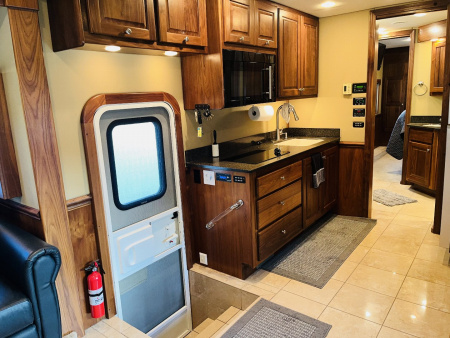 Used 2010 Chariot 45’ Tandem Axle Motorcoach