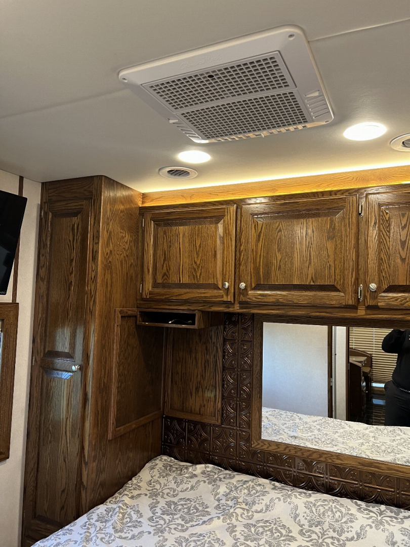Used 2004 Renegade Tandem Axle Toter 23’ Box w/ Rear Bedroom