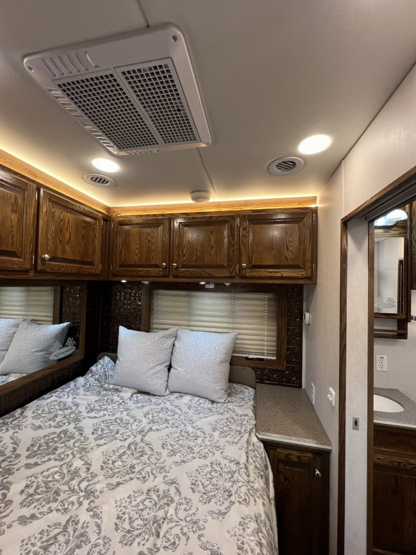 Used 2004 Renegade Tandem Axle Toter 23’ Box w/ Rear Bedroom