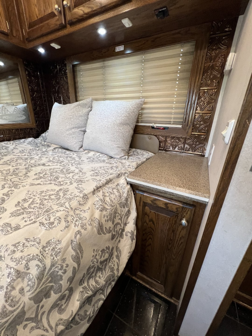 Used 2004 Renegade Tandem Axle Toter 23’ Box w/ Rear Bedroom