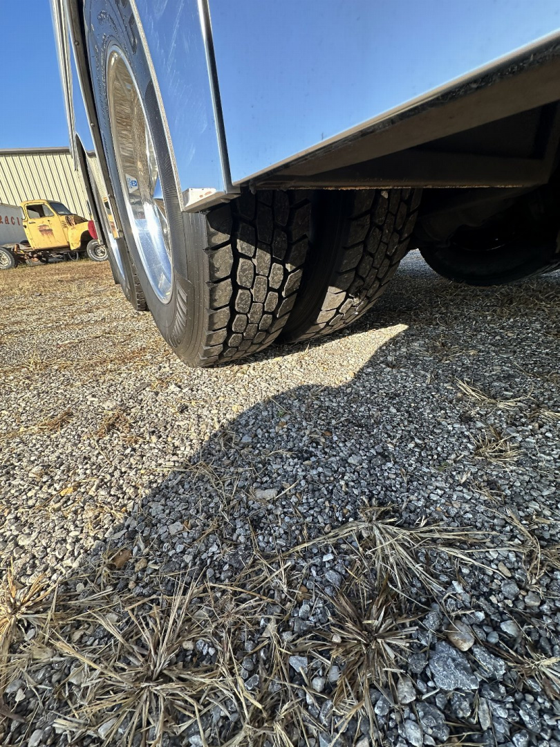 Used 2004 Renegade Tandem Axle Toter 23’ Box w/ Rear Bedroom