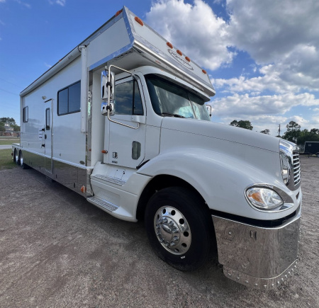 Used 2004 Renegade Tandem Axle Toter 23’ Box w/ Rear Bedroom