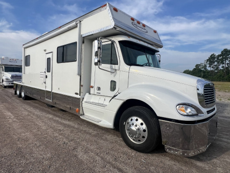 Used 2004 Renegade Tandem Axle Toter 23’ Box w/ Rear Bedroom