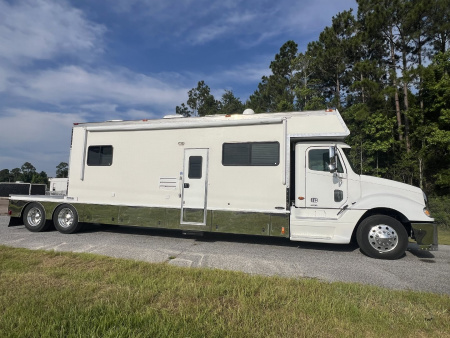 Used 2004 Renegade Tandem Axle Toter 23’ Box w/ Rear Bedroom
