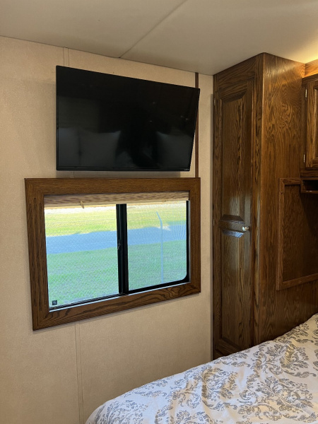 Used 2004 Renegade Tandem Axle Toter 23’ Box w/ Rear Bedroom