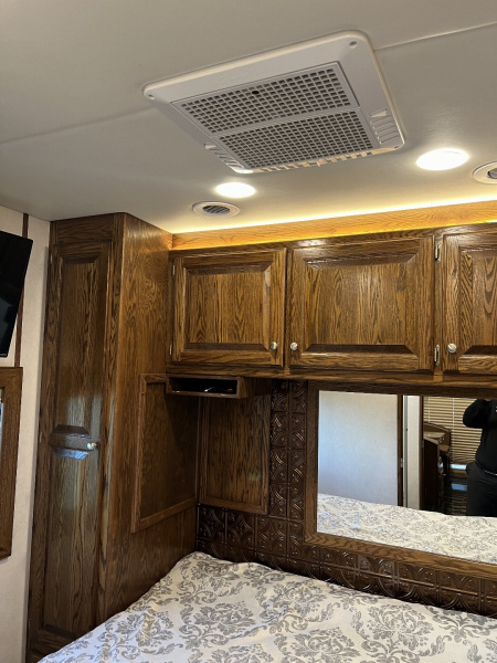 Used 2004 Renegade Tandem Axle Toter 23’ Box w/ Rear Bedroom