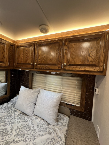 Used 2004 Renegade Tandem Axle Toter 23’ Box w/ Rear Bedroom