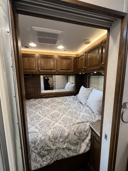 Used 2004 Renegade Tandem Axle Toter 23’ Box w/ Rear Bedroom
