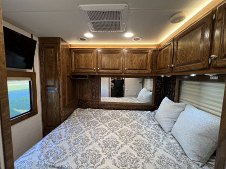 Used 2004 Renegade Tandem Axle Toter 23’ Box w/ Rear Bedroom