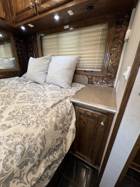 Used 2004 Renegade Tandem Axle Toter 23’ Box w/ Rear Bedroom