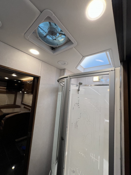 Used 2004 Renegade Tandem Axle Toter 23’ Box w/ Rear Bedroom