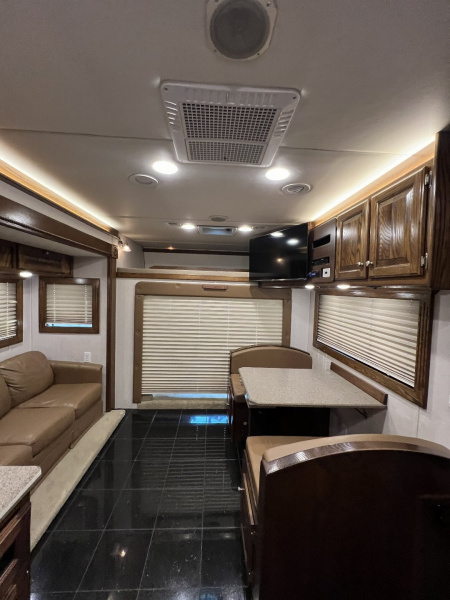 Used 2004 Renegade Tandem Axle Toter 23’ Box w/ Rear Bedroom