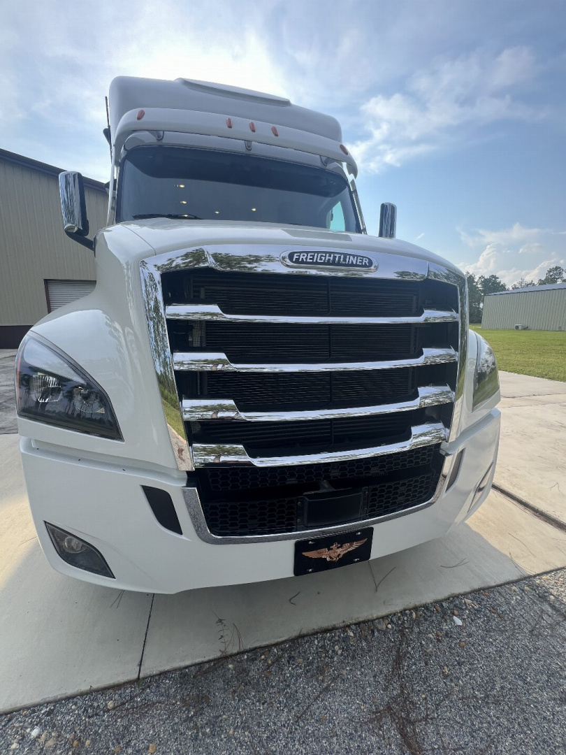2024 Showhauler photo 4