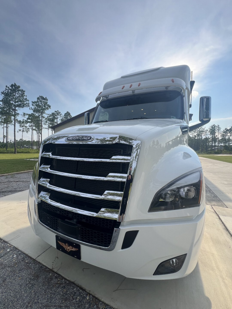 2024 Showhauler photo 5