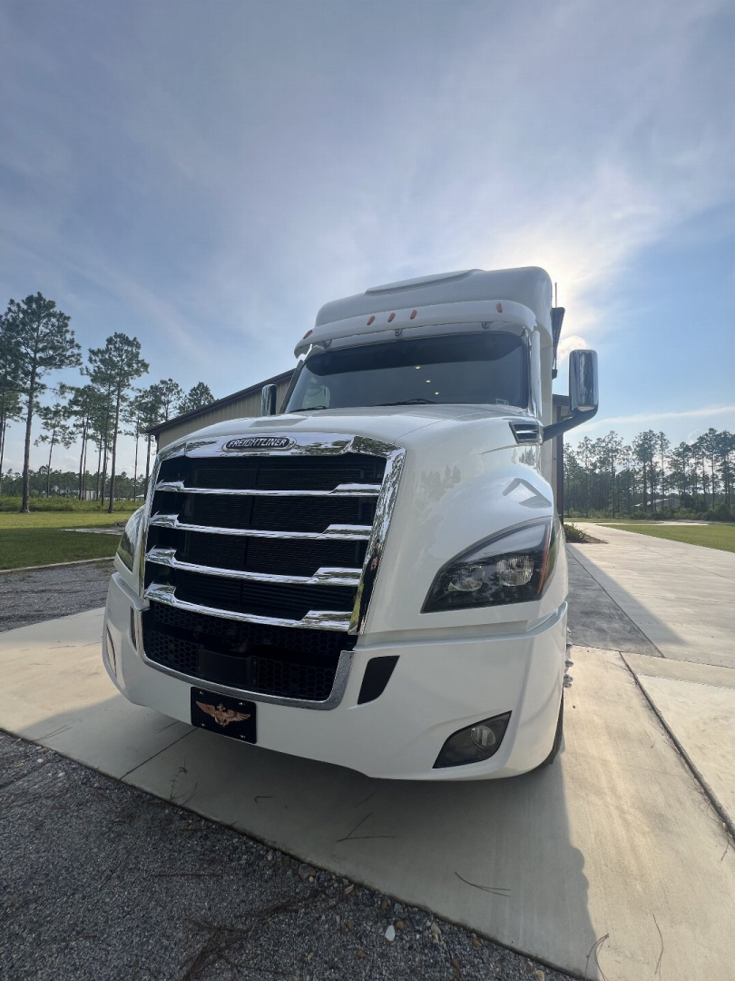 2024 Showhauler photo 6