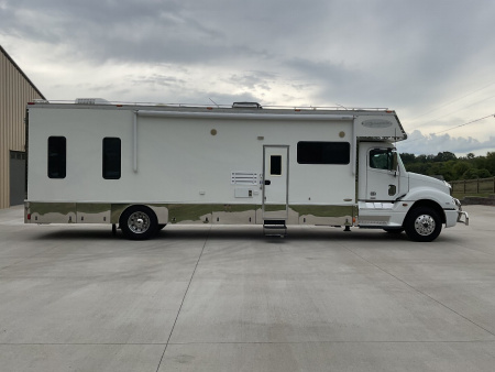 Used 2006 Renegade 40’ Single Axle Motorcoach