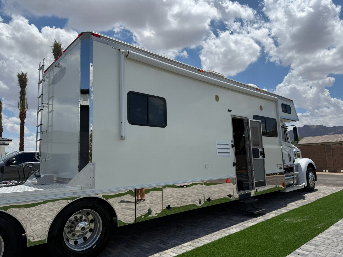 2005 Renegade photo 4