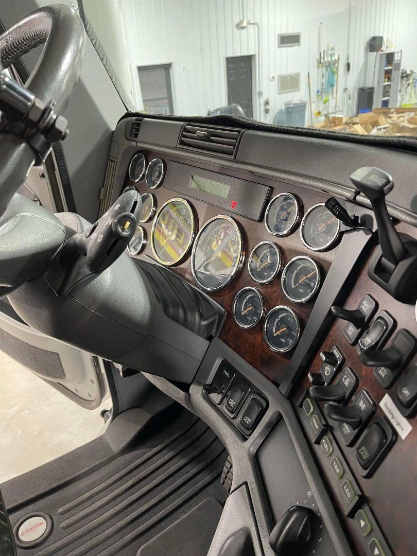 2008 Renegade photo 7