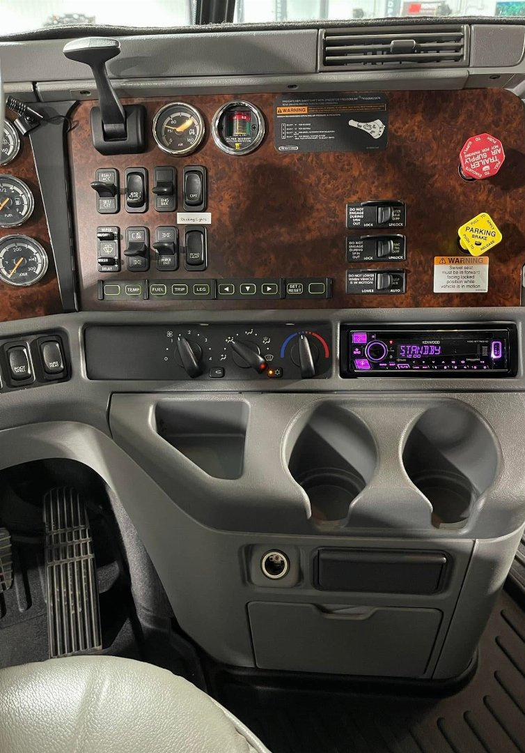 2008 Renegade photo 9