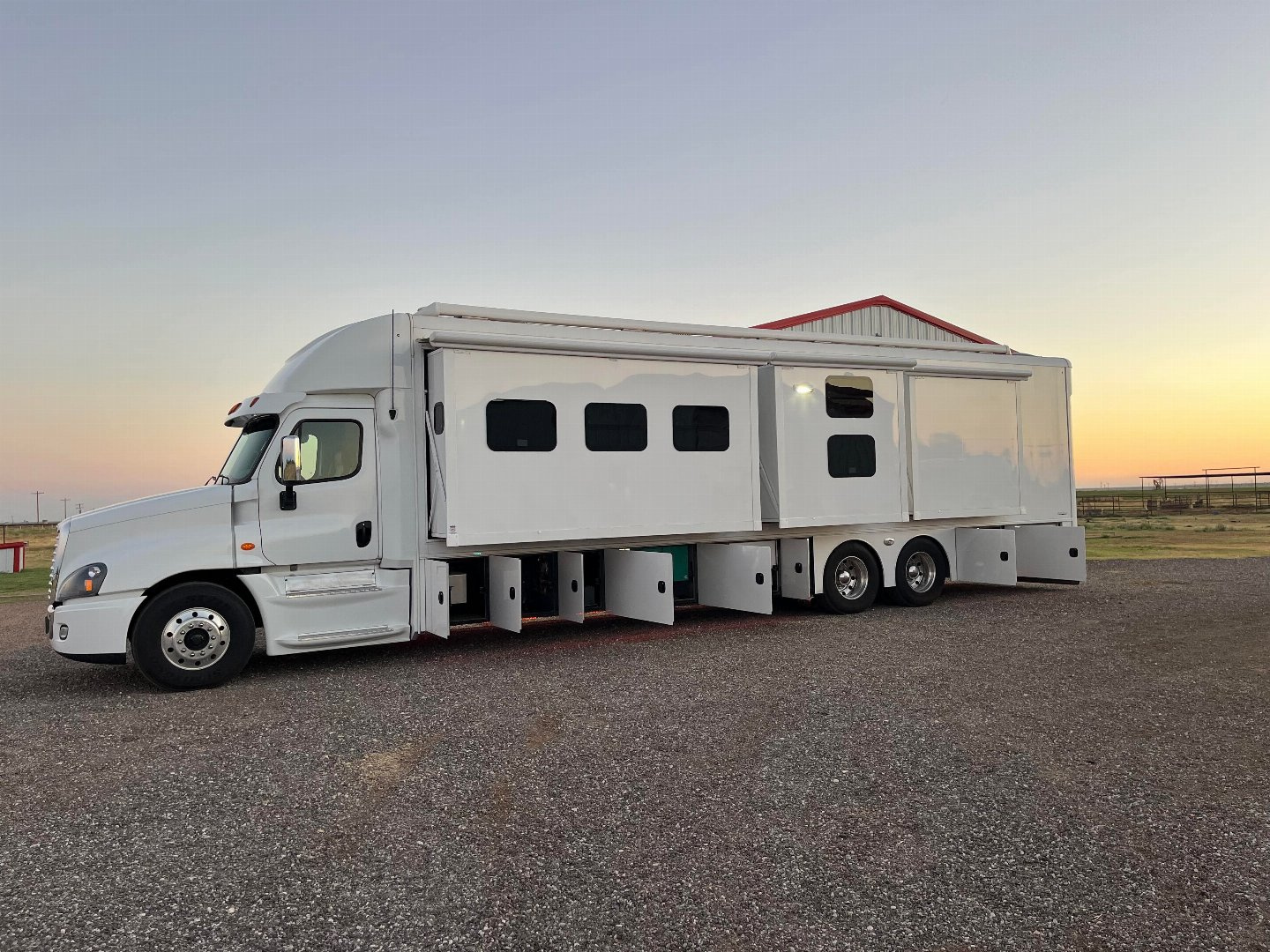 2017 Showhauler
